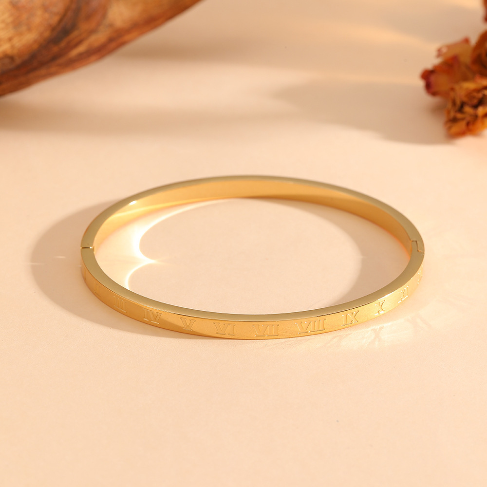 Golden Roman Pattern Bracelet S108