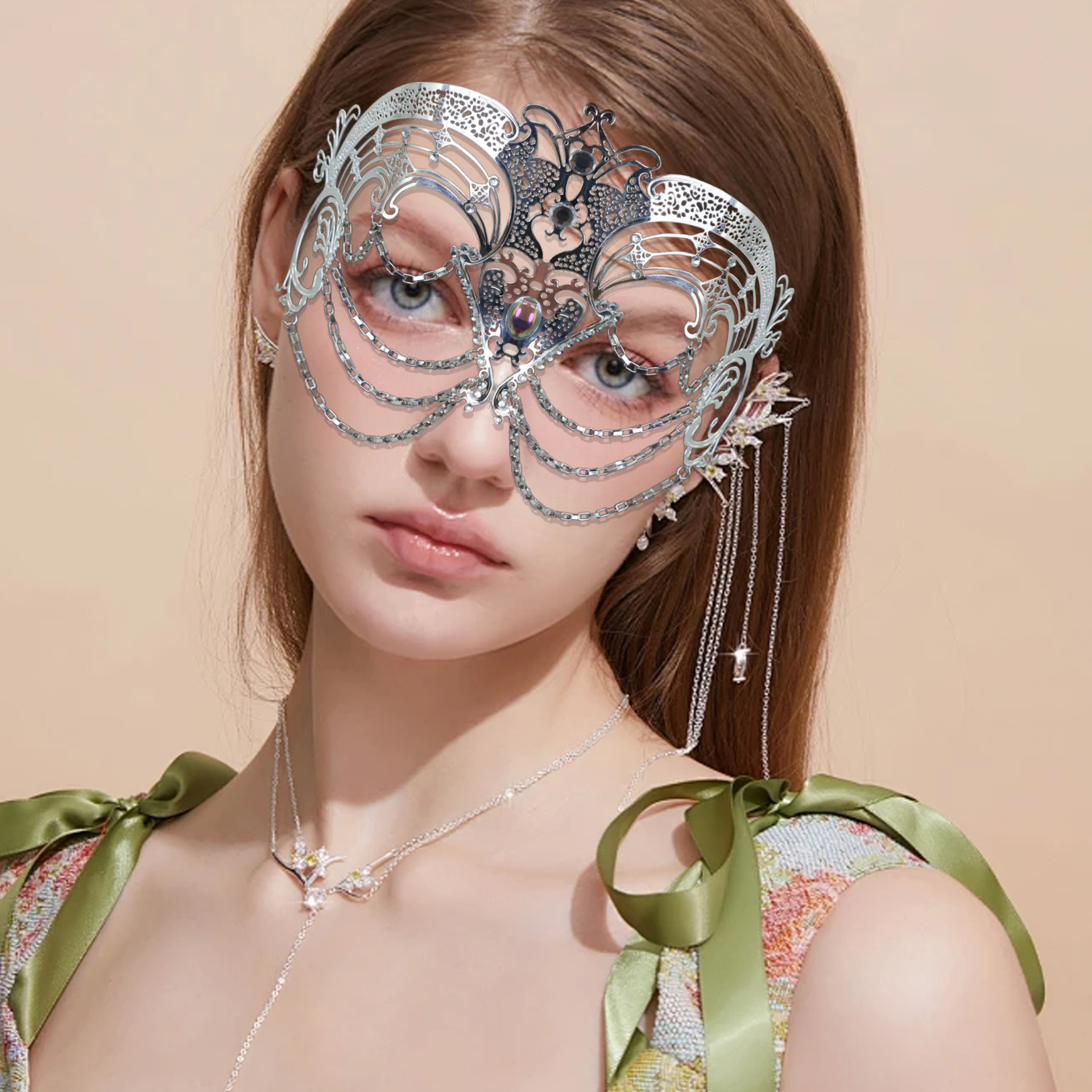 Máscaras de baile de maquillaje de cadena metálica de diamante, carnaval misterioso de alto nivel, damas en la red de viento, el mismo tipo de carretera de fotos