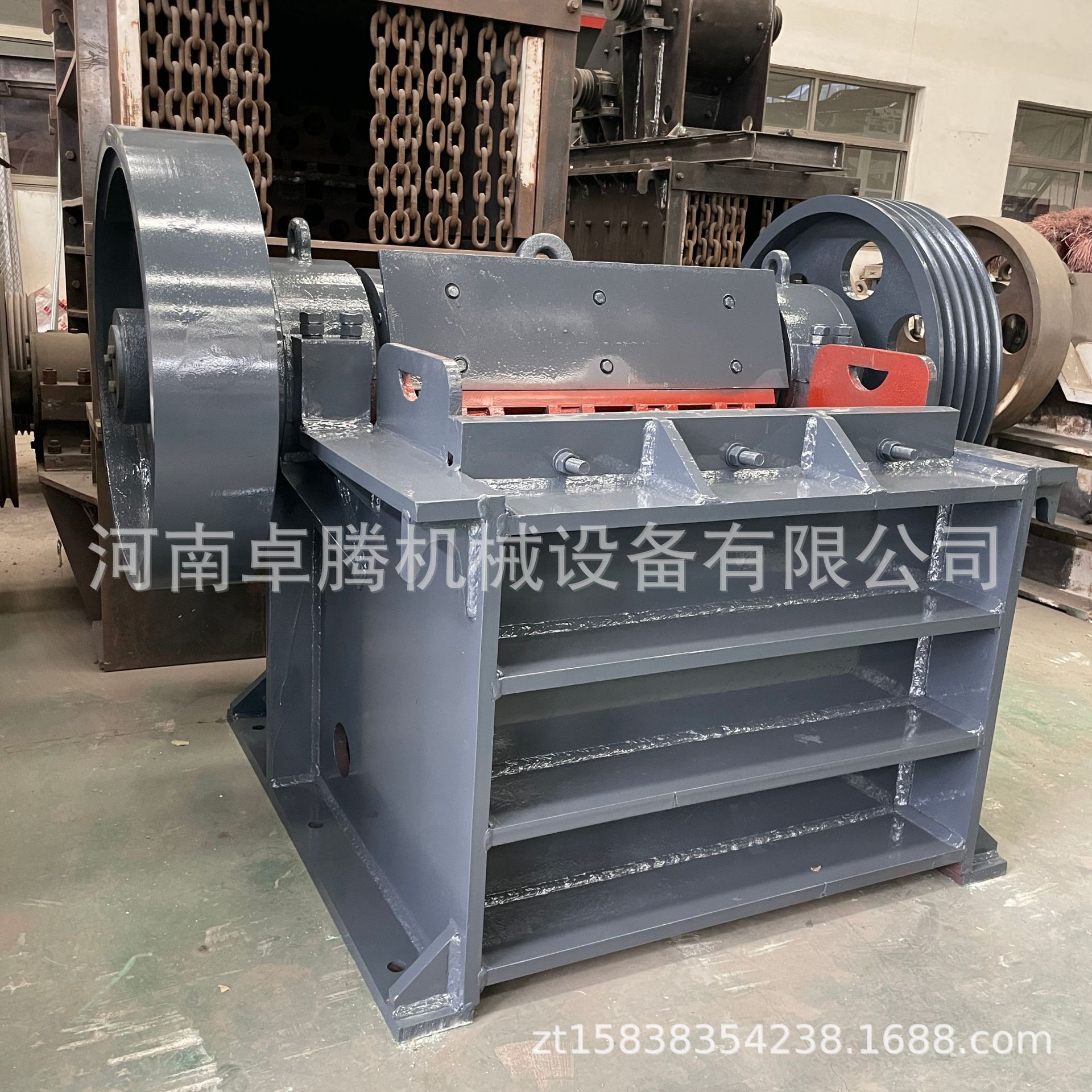 花岗岩石灰石鄂式破碎机辉绿岩玄武岩碎石机石材矿山开采机械设备