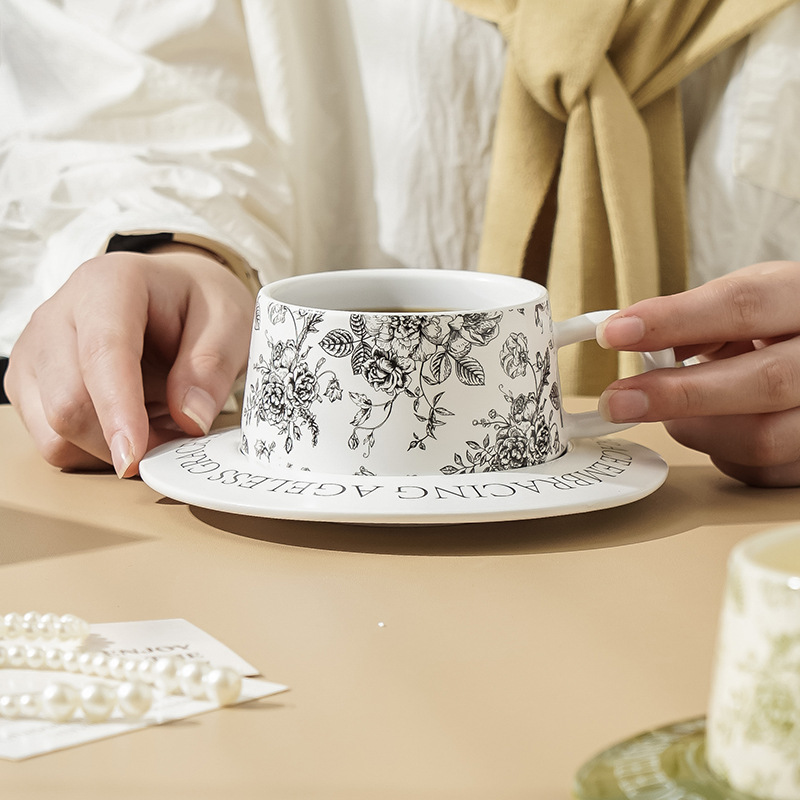 Taza de regalo de taza de café de cerámica taza de regalo de mano taza de regalo plato de lujo lujoso retro rosa retro