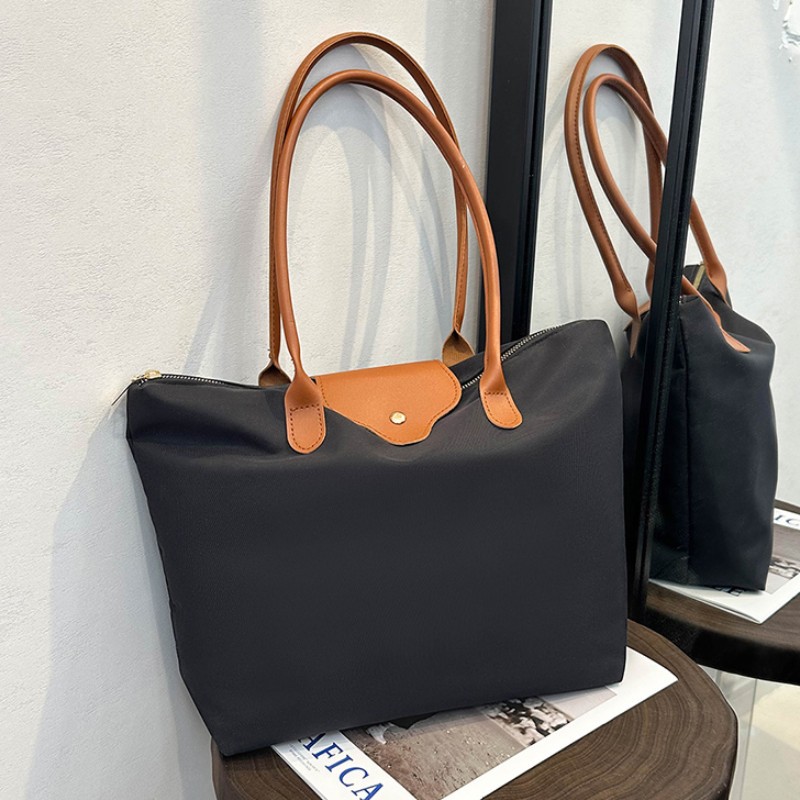 Nylon Large-Capacity Tote Bag for Women, Fashionable, Simple and Versatile, Portable Shoulder Bag for Commuting, Lightweight Underarm Bag