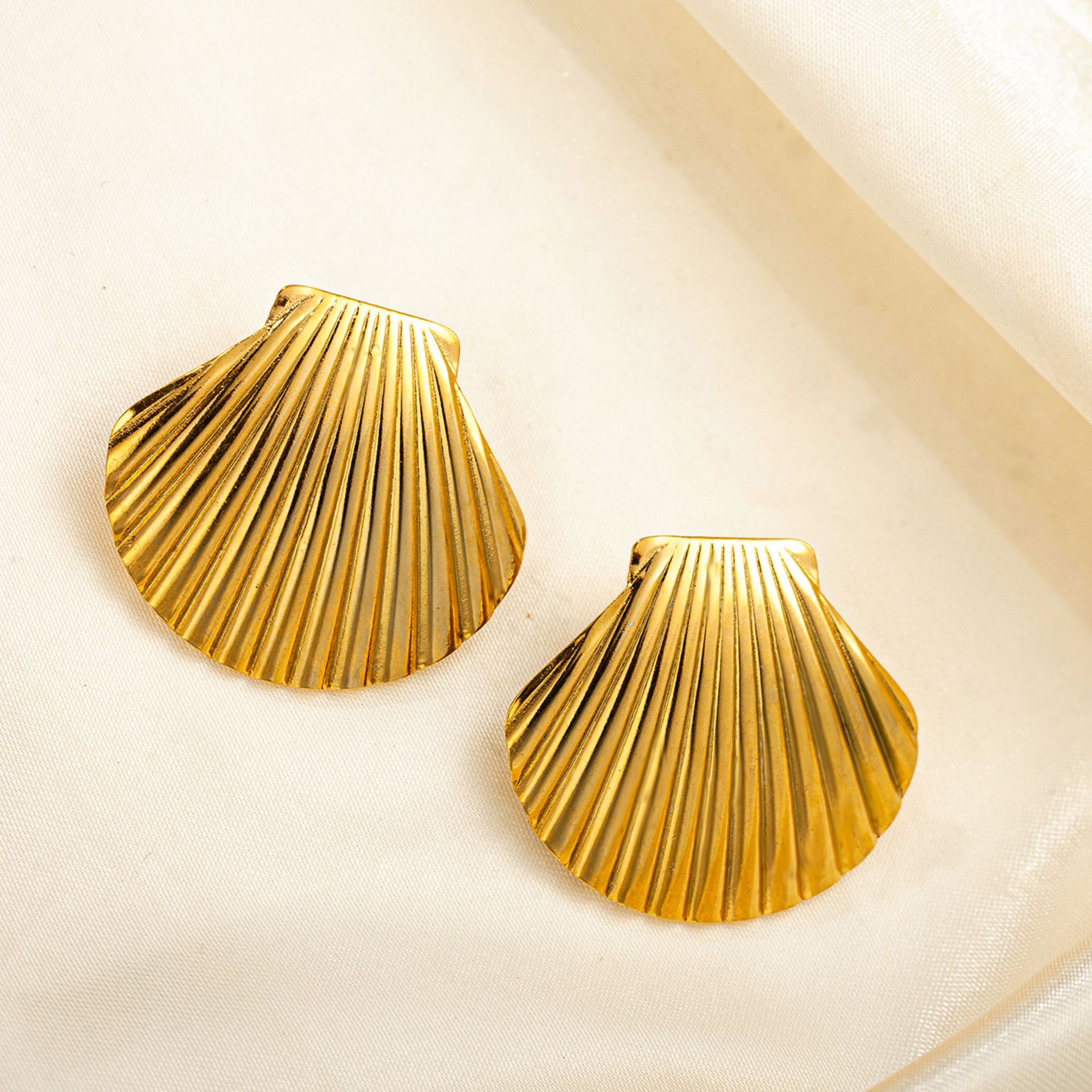 12g Weight 0.03µm Gold Plating Thickness Electroplated Gold Plating Process 201 Stainless Steel Ear Needle Material Golden Plated Plating Material Stone-Free Inlay Material Ear Studs Classification 1 Pair Quantity Casual Occasion 201 Stainless Steel Material Heart Shape Pattern Women's Gender Simple Style Style Plating Craft 1 Pair Simple Style Heart Shape Plating Titanium Steel Ear Studs 6
