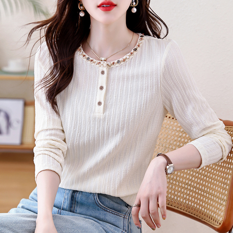 Autumn 2026 New Textured Knit Sweater with Fashionable Beaded Trim, Round Neck, Long Sleeves, and a Youthful Design