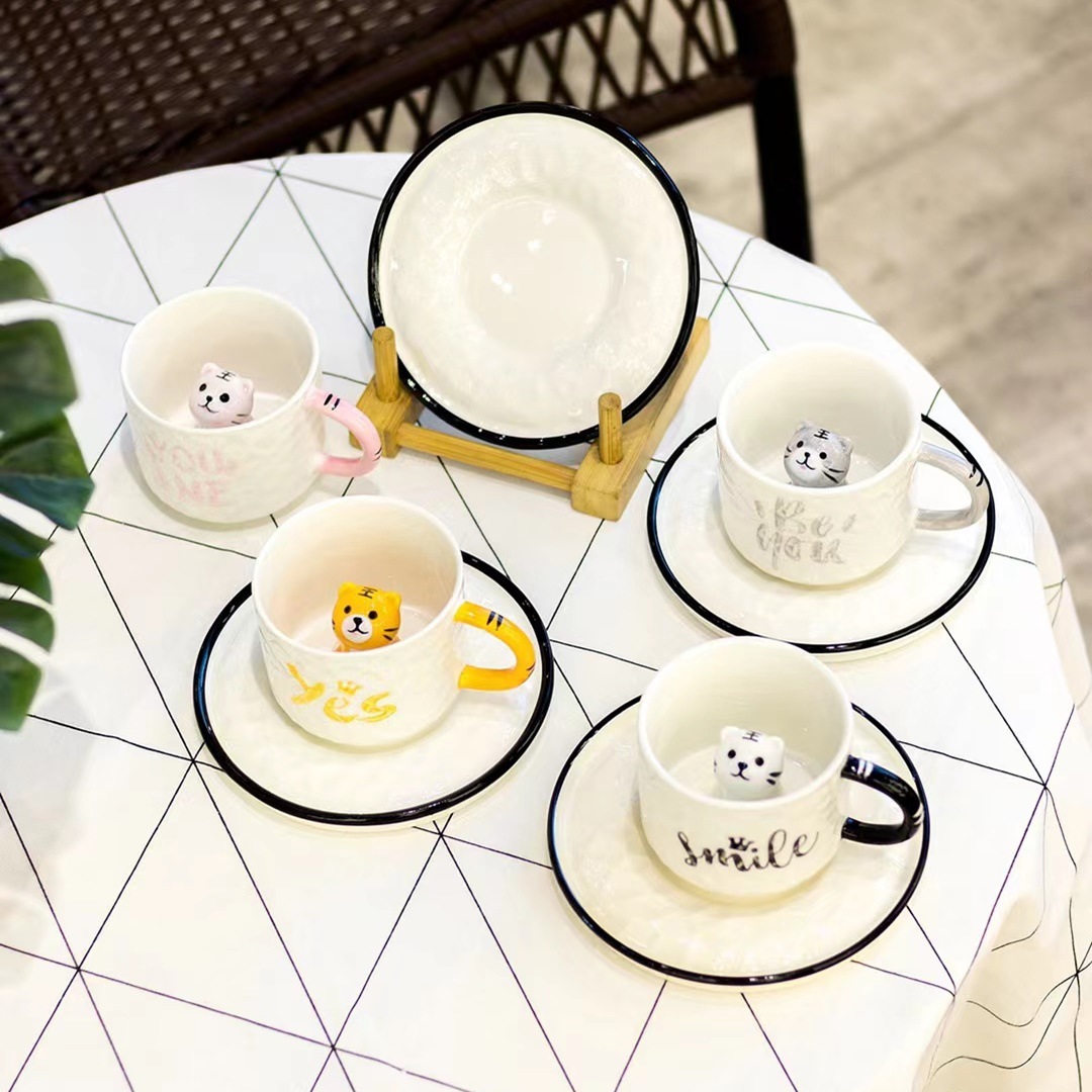 Personalidad creativa de dibujos animados Tigre 3D muñeca Taza de cerámica y platillo combinación traje taza de regalo lindo mascota tarde taza de té