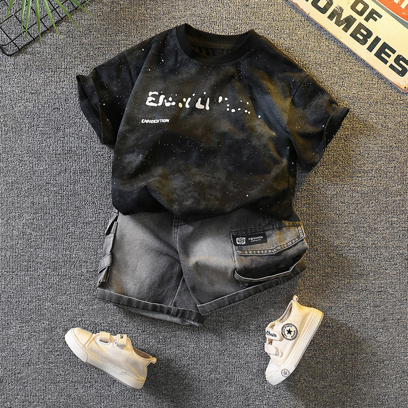 5384 Traje de verano para niños 2025 nueva ropa para niños fresco y guapo bebé estilo de verano de manga corta a rayas de la calle frita