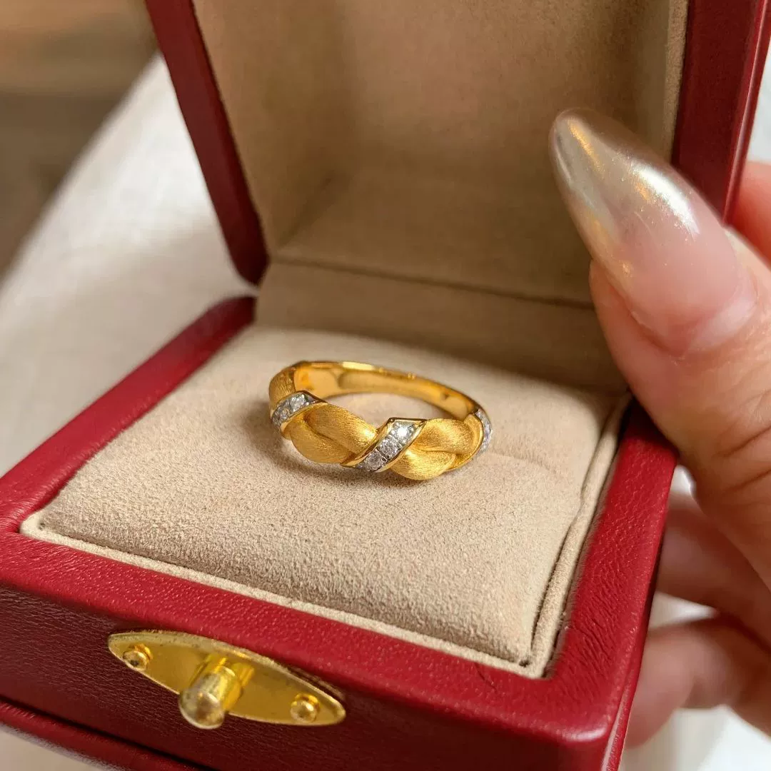 Matte ring for princess handmade with pigtail, french style, light luxury style, on index finger