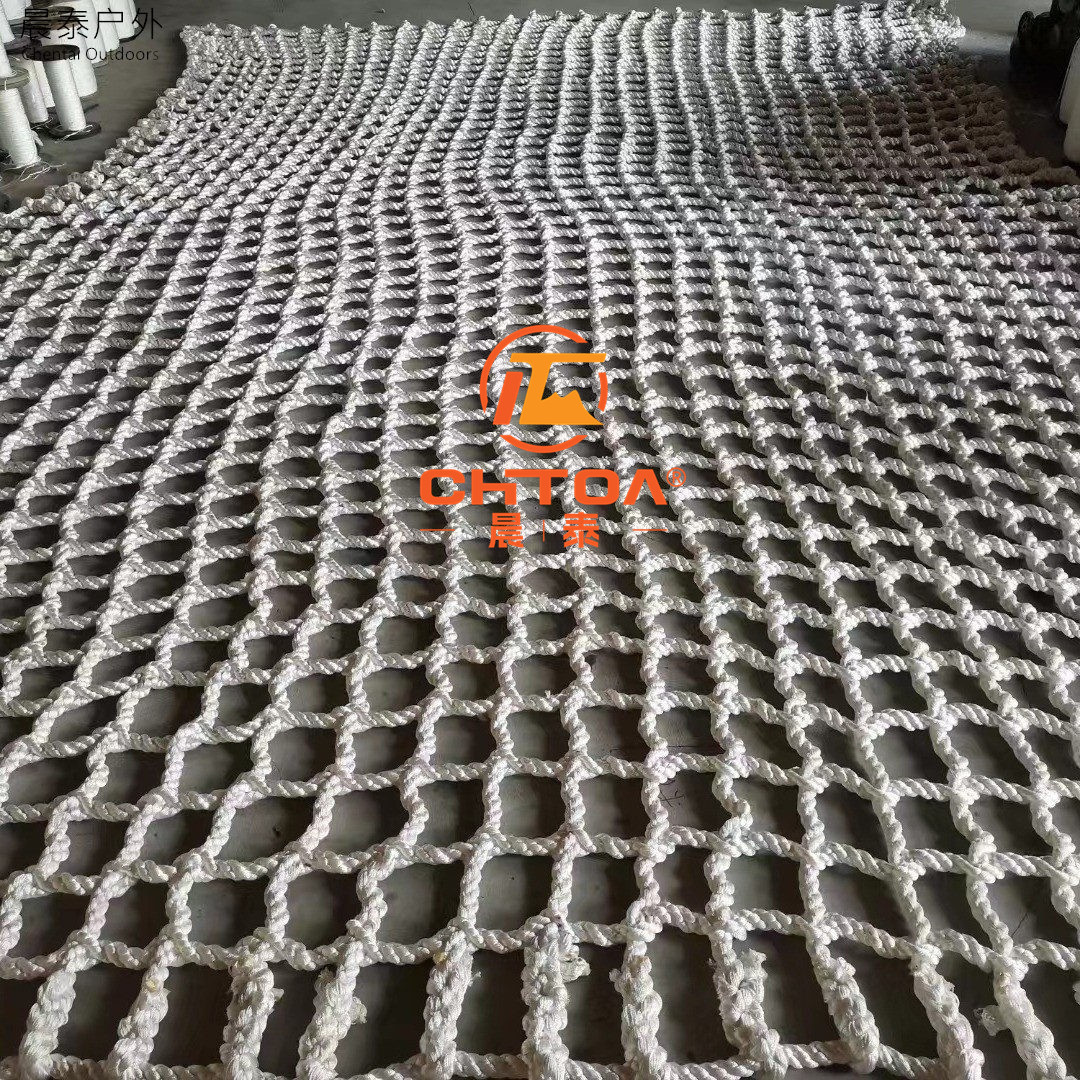 提供游乐防护网攀爬网围栏网