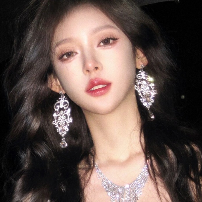 Light Luxury Diamond-Encrusted Cut Out Tassel Ear Clips, Retro Palace Style Exquisite Earrings, Bridal Banquet Dress, Non-Pierced Earrings