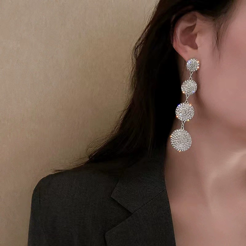 Серебряная игла, модные дизайнерские серьги, образец серебра 925, инкрустированные diamonds, европейский стиль, простой и элегантный дизайн, тренд сезона