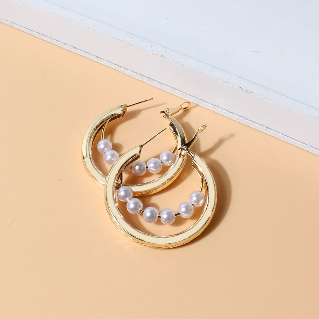 Fashion Alloy Pearl Round Trend Fashion Simple Earrings display picture 5