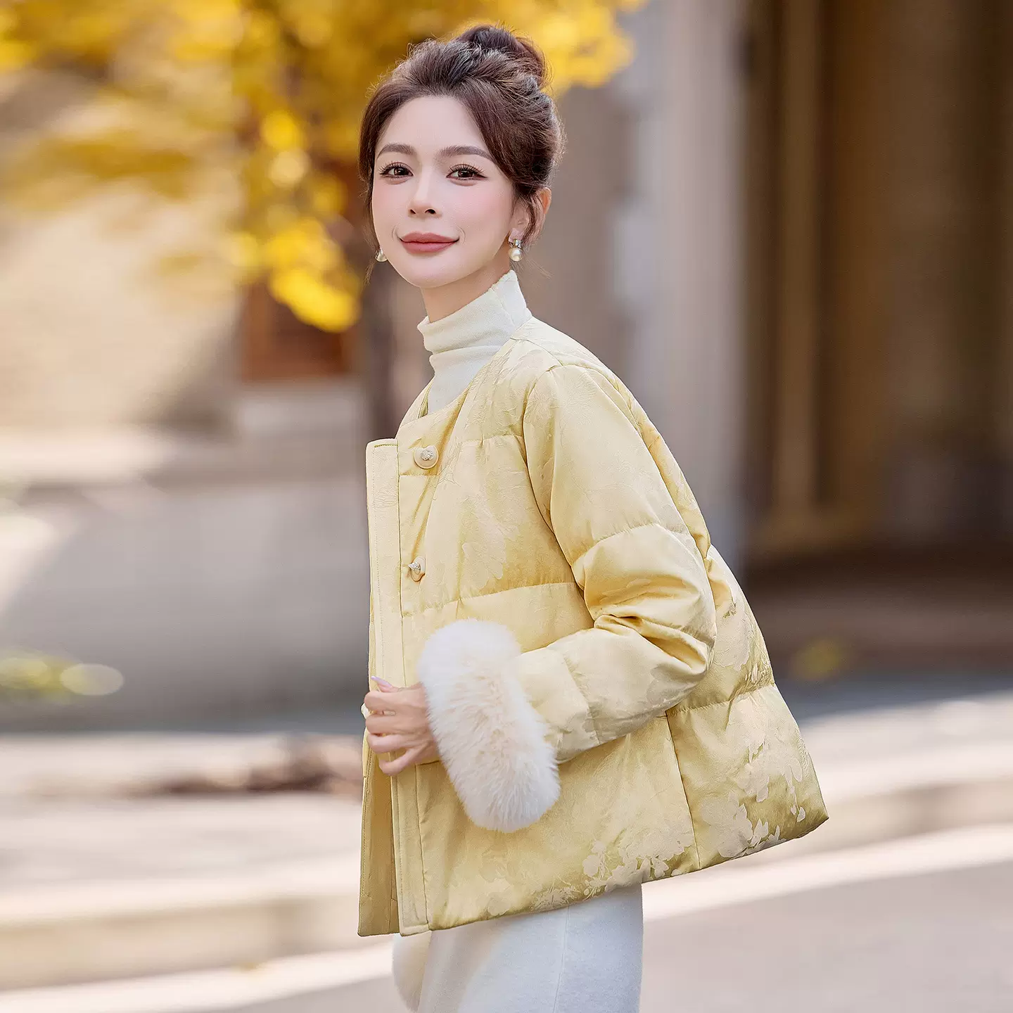 新中式鹅绒服女冬季2025新款刺绣提花气质优雅羽绒服外套配狐狸毛