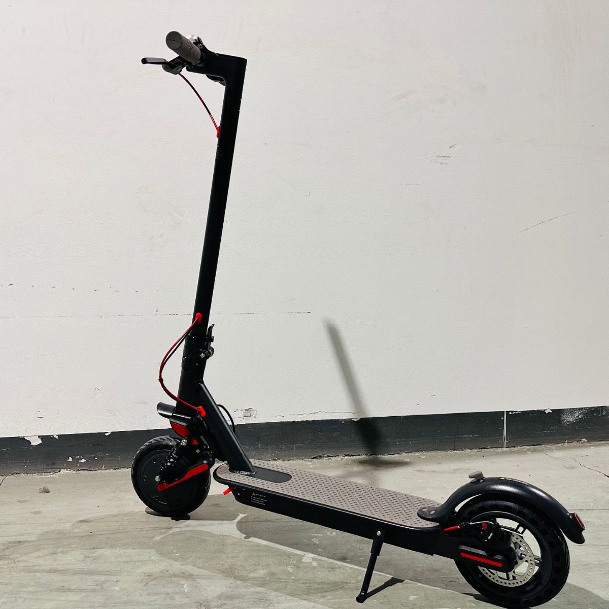 Overseas warehouse straight hair electric scooter 8.5 inch folding scooter driving two-wheeled scooter mini electric car