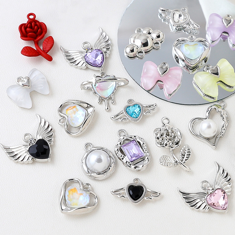 4g Weight Pendant Jewelry Making Type DIY Jewelry Accessories Classification 1 Piece Quantity Alloy Material Heart Shape, Rose Pattern Plating Design Simple Style, Classic Style Style 1 Piece Alloy Heart Shape Rose Pendant 1
