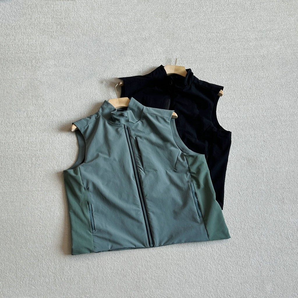 71926 Outdoor sports windproof vest with a stand-up collar