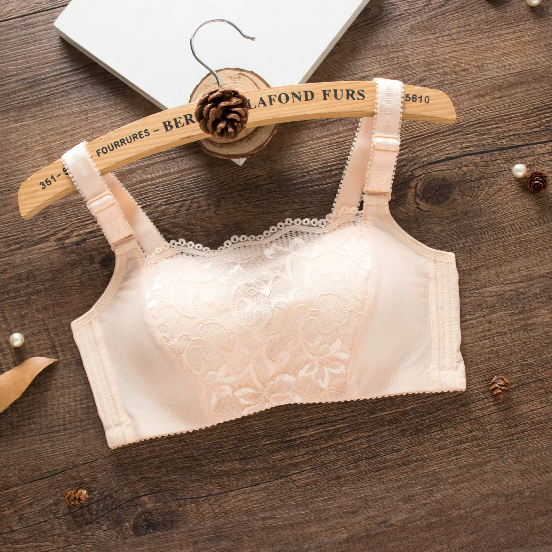 梦舒婷781#超厚抹胸文胸性感蕾丝无磁无钢圈馒头杯聚拢调整型内衣