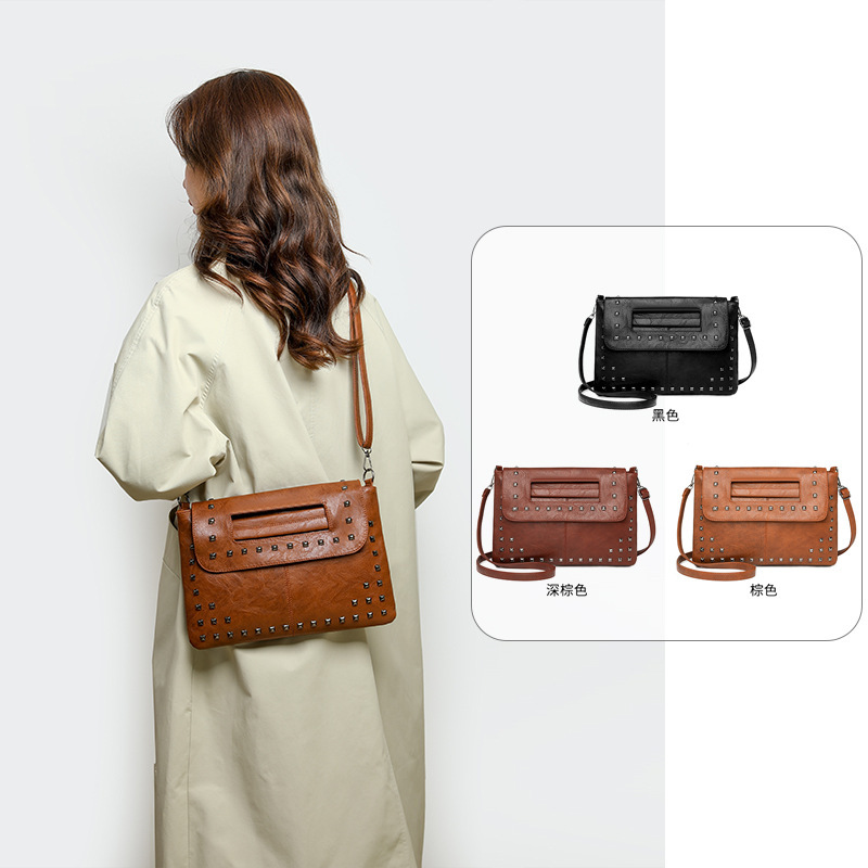 Trendy and Unique Clutch Bag, Popular Cross-Border Model for Autumn and Winter 2025, High-Quality Square Rivet-Studded Shoulder Envelope Bag