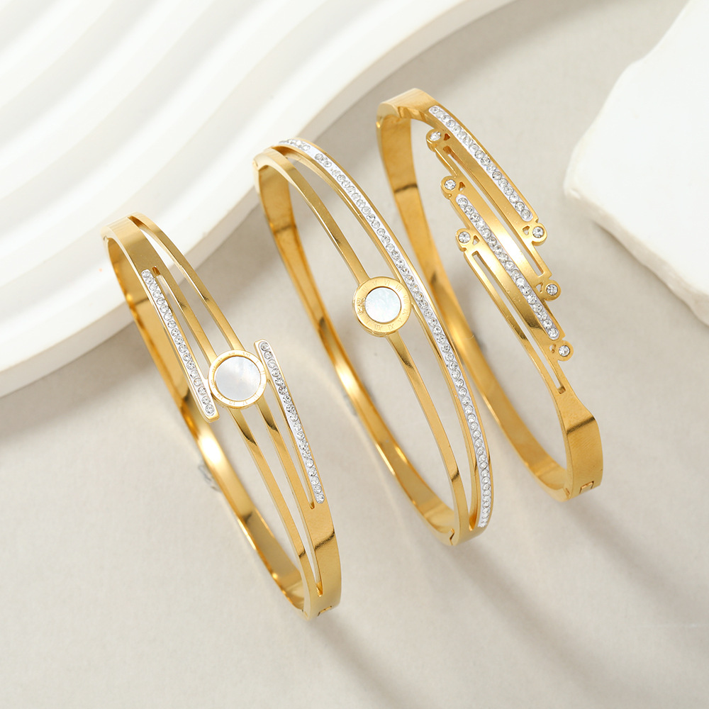 New Titanium Roman Digital Women's Shell Round Sign Diamond Stainless Steel Fashion Bracelet Decoration_voghion.com