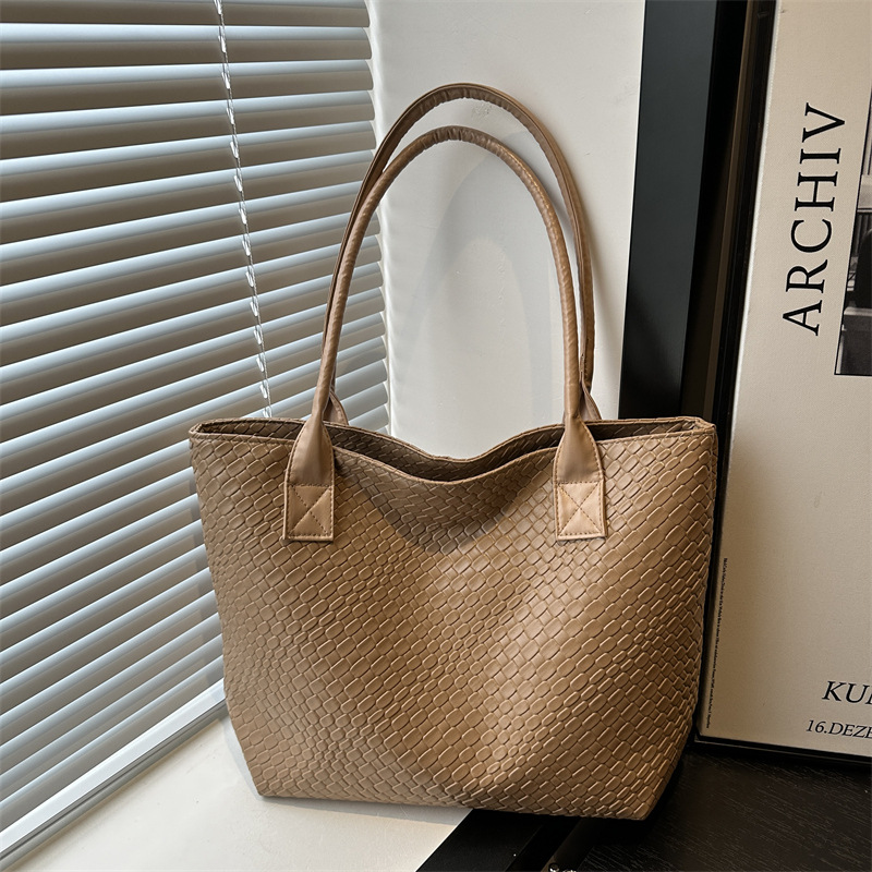 El nuevo bolso de moda de este año con textura tejida, bolso de hombro para mujer, bolso de estilo minimal de moda