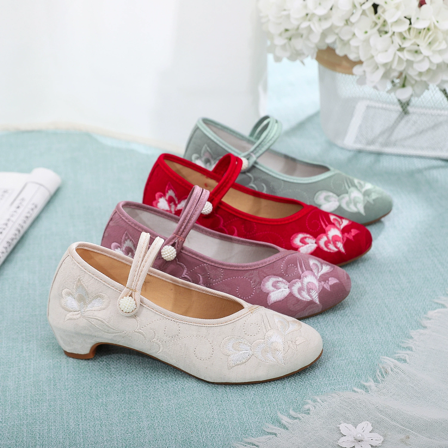 Великолепные летние новые туфли на небольшом квадратном каблуке 3 см, туфли с вышивкой и принтом, однослойные туфли