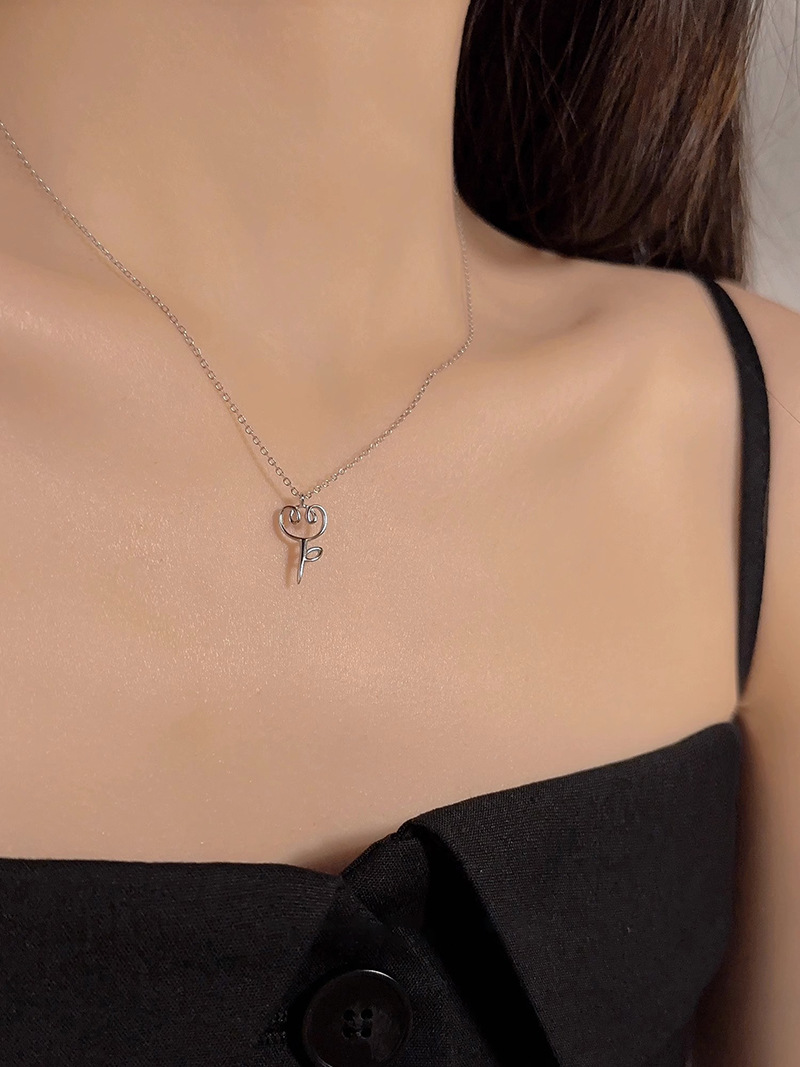 1 Piece Quantity Holiday, Daily Occasion Titanium Steel, Copper Material Flower Pattern Titanium Steel Copper Gold Plated Simple Style Classic Style Flower Plating Pendant Necklace