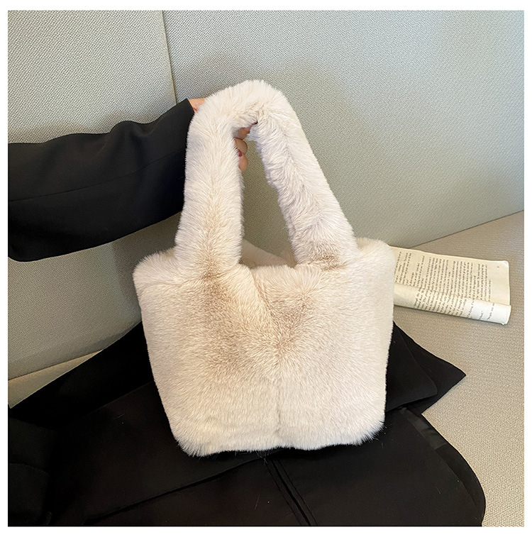 New handbag for women in 2024 with a high-end feel, solid color plush bag, fashionable and versatile handbag, cute_voghion.com