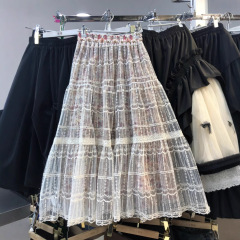 ファッション的なテンション高腰重工刺繍ネット糸はA字半スカートヨーロッパ駅春夏女子モデルの新型2025をつなぎ合わせた