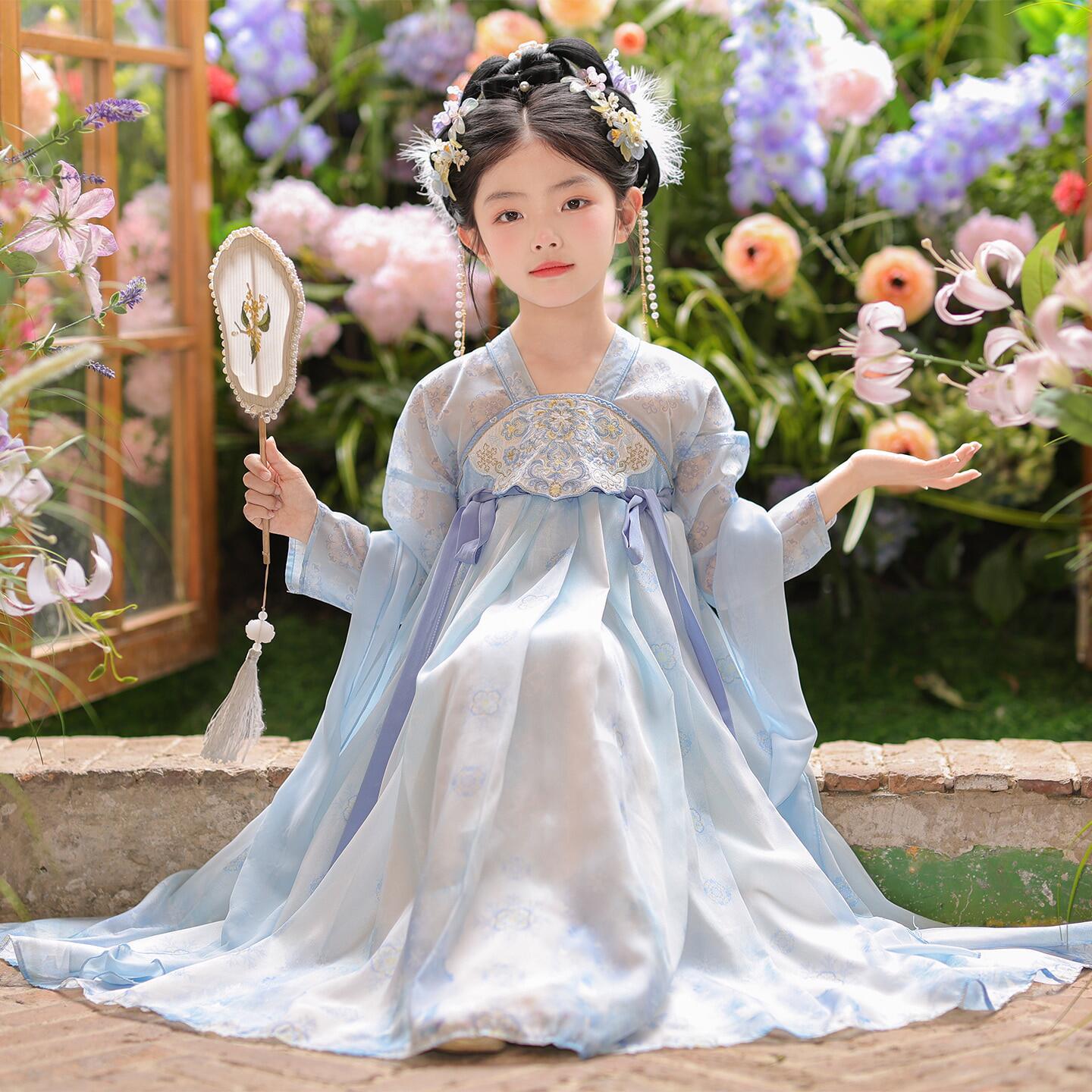 Hanfu for girls, autumn 2026 new collection, children's traditional dress, Mid-Autumn Festival style, Chinese-inspired, ethereal, and princess dress