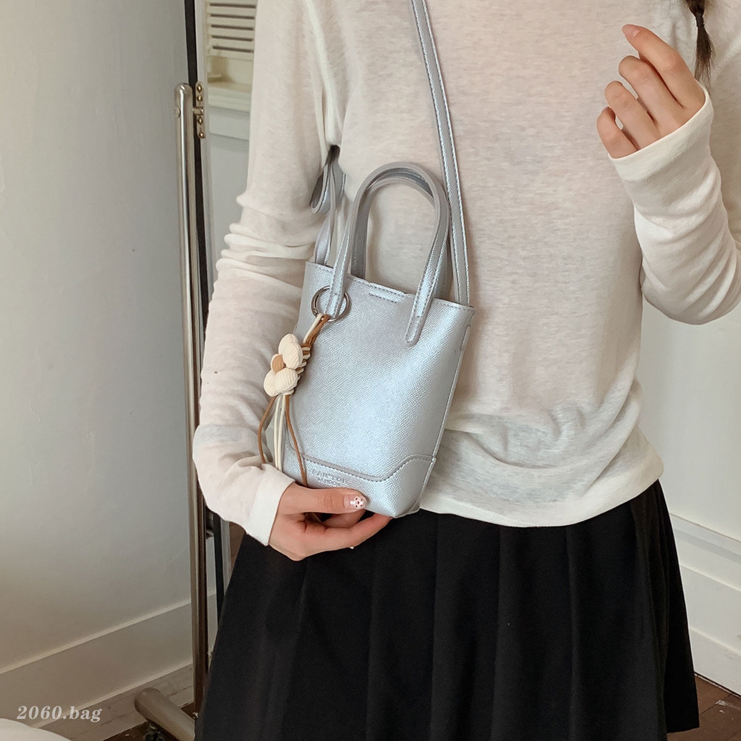 Nicho sensación bolso de moda bolso de mano simple mujer 2026 nuevo verano móvil inclinado universal popular hombro único