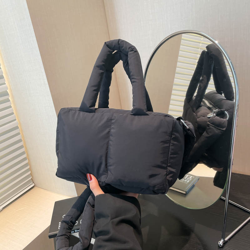 2025 nuevo cross-border cuadrado bolso de plumón portátil de espuma de algodón de mujer brazalete ligera relleno de algodón mochila casual image 7
