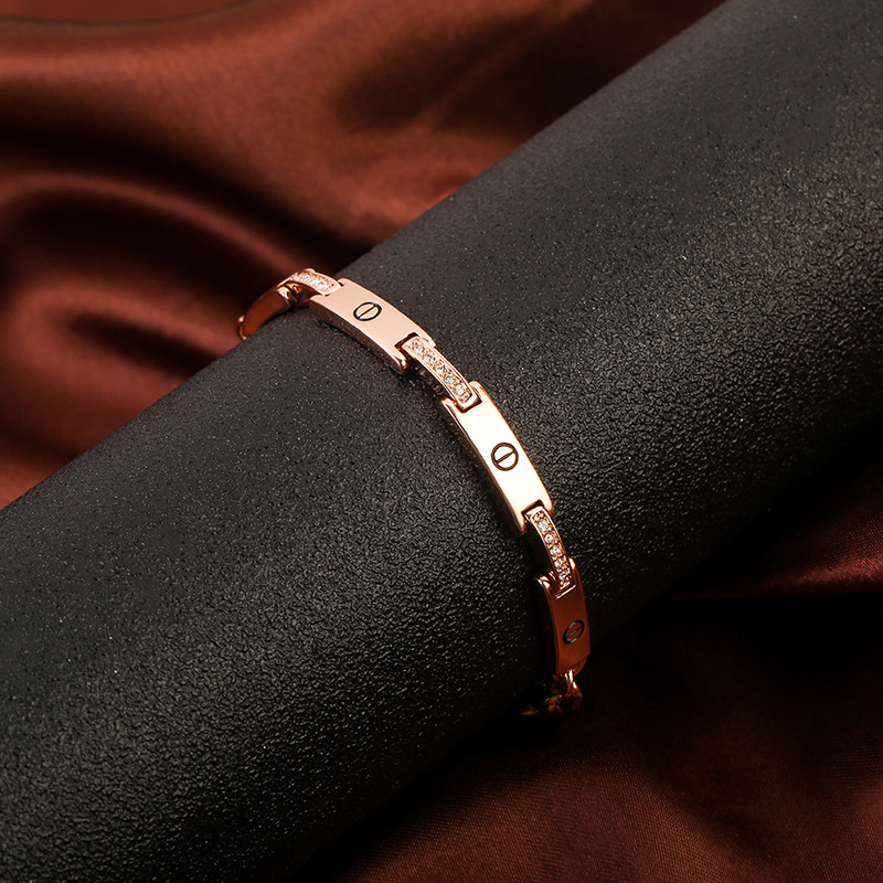 ŷ��ʱ��С�ڸ߼��и��԰ٴ�����Ů�羳��������ѷ����ͨ��Դ