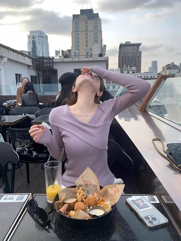 珍黛妮灰紫色交叉V领针织打底衫女秋季锁骨修身显瘦毛衣露肩上衣|undefined