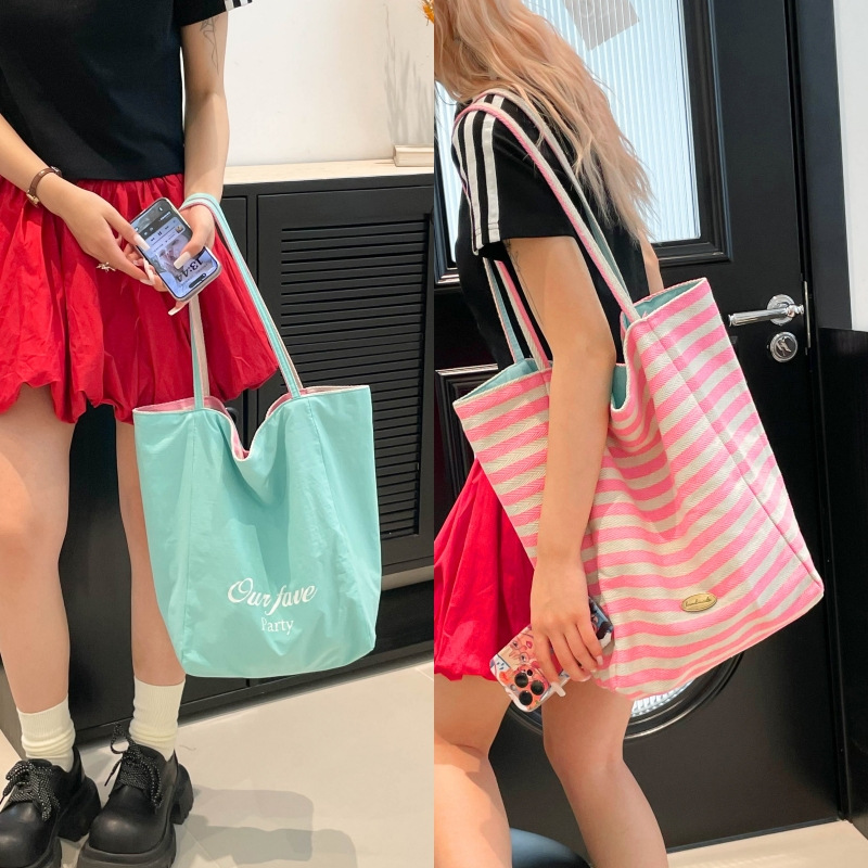 파란색이 섞인 분홍색