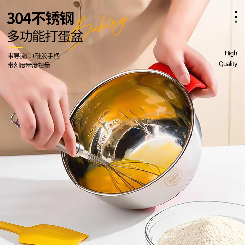 目盛り付きハンドル付き304ステンレス製オムライスボウルは、シリコンの滑り止め底サラダボウルの台所で野菜を洗う|undefined