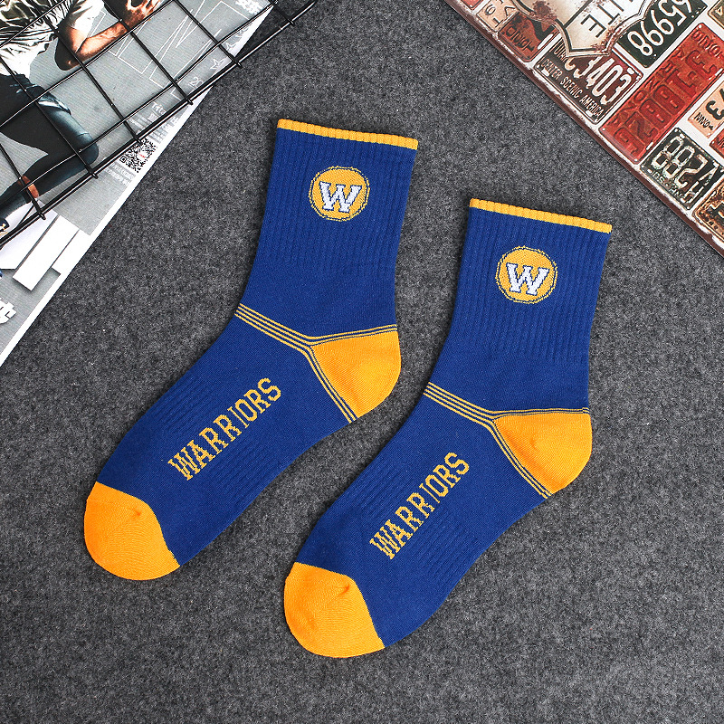 Calcetines de algodón para hombres a media pierna calcetines de baloncesto de la NBA de moda europea y americana logotipo del equipo estilo universitario estudiante calcetines deportivos hombres