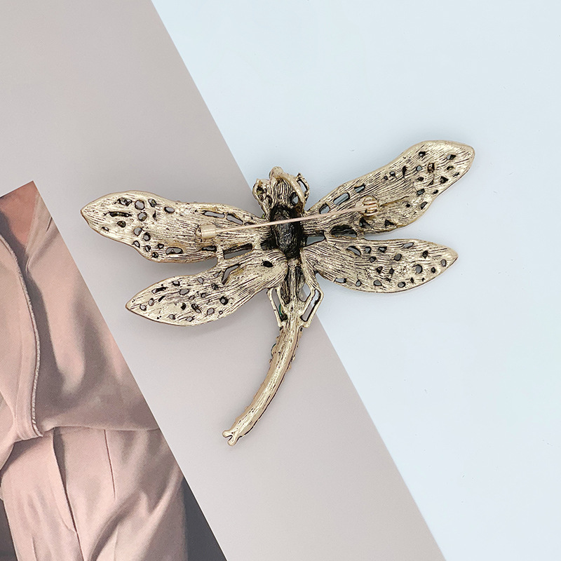 Broche de libélula con cristales estilo europeo