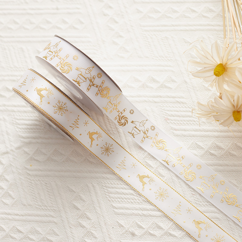 Decoraciones navideñas transfronterizas de madera rojo y verde estampado cinta de tejido de nieve transparente props de diseño de escena DIY arco