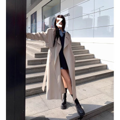 王美子高級感ロングスタイルのトレンチコート