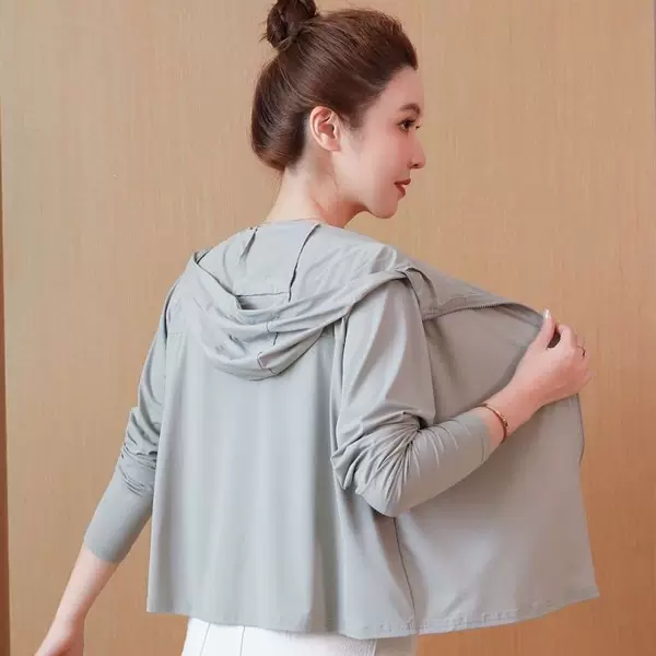 Short hooded ice silk sun protection jacket for women, 2026 summer new model, outdoor cycling, thin and breathable sun protection clothing for petite individuals