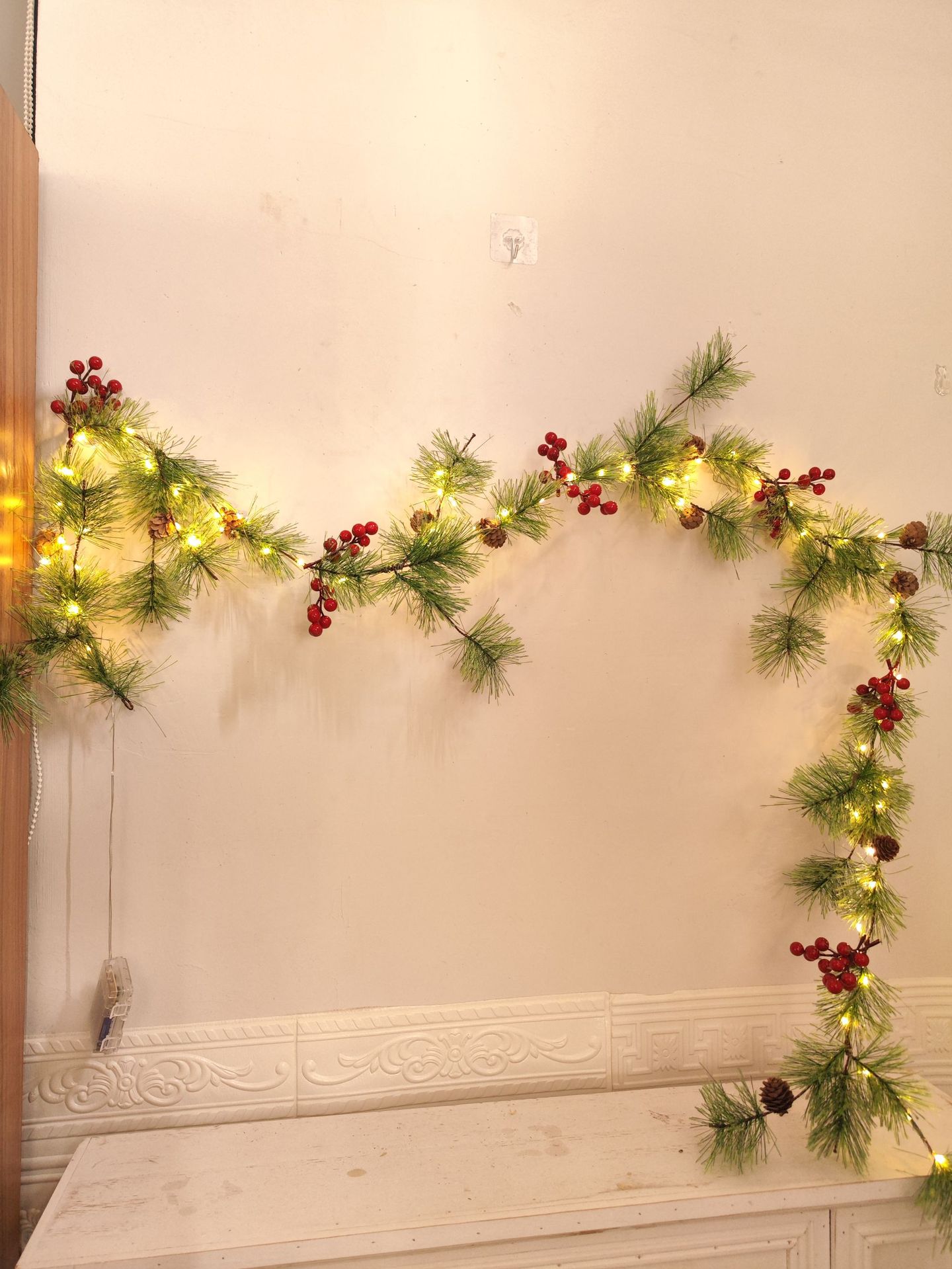 Nuevo Amazon Navidad Pino cono luz cadena aguja de pino decorativo LED Luz de alambre de cobre pequeña Mora fruta tirar bandera creativa luz decorativa