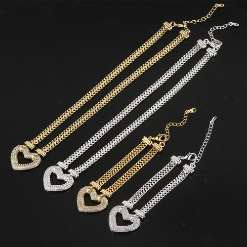 Korean Instagram-style cool, minimalist European-American fashion set featuring layered bold chains—plus a hip-hop-inspired, elegant gold heart-shaped necklace.
