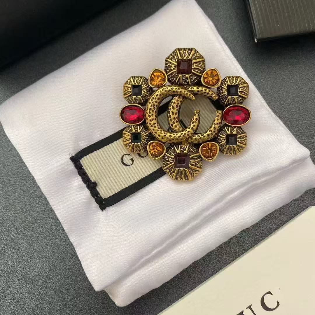 Classic Chanel-Style High-End Gold-Plated Brooch, Fashionable Retro Star Ocean Personality Trend, Sweet and Cool Heart Design