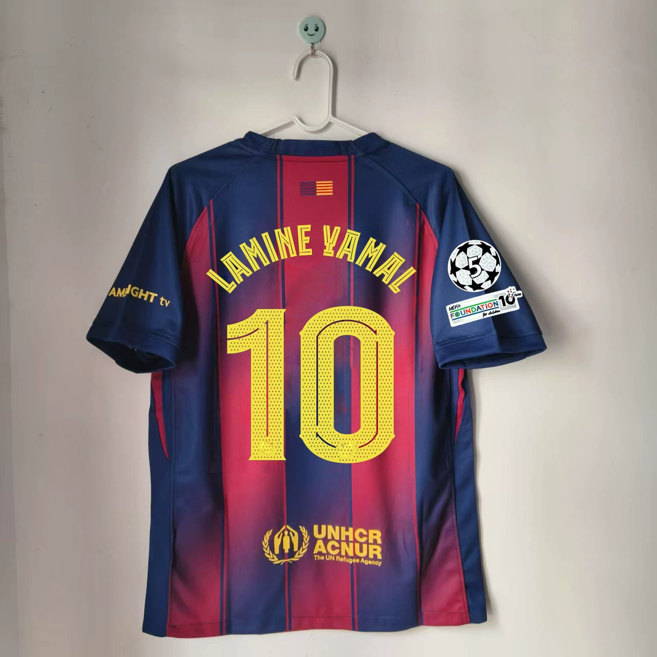 Футбольная форма Барселоны 2526, домашняя и гостевая, №10 Ямалетсев, №8 Педри, №9 Левандовский, №11 Рафаэль Гуэррейро.