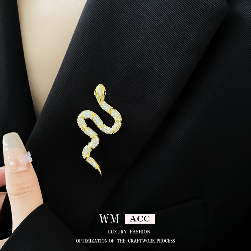 Real Gold electroplated zircon snake-shaped metal brooch personality fashion pin light luxury high-grade earrings factory wholesale