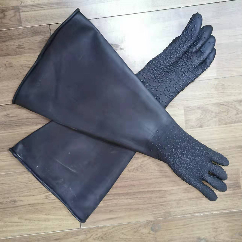 生产黑色劳保喷砂手套 喷砂带颗粒加厚加长橡胶手套 防滑隔热手套