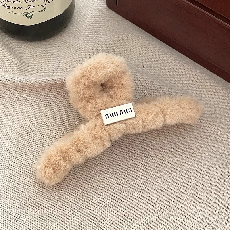 Pin de pelúcia para mujeres 2025 nuevo alto grado otoño invierno gran clip de tiburón cabello peludo clip de cabello adornamiento de cabeza