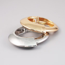 �OӋ�в����Q���CŮʿ�����\�Ͻ���ɫ���s�W���羳�Ʒ���ԕr��