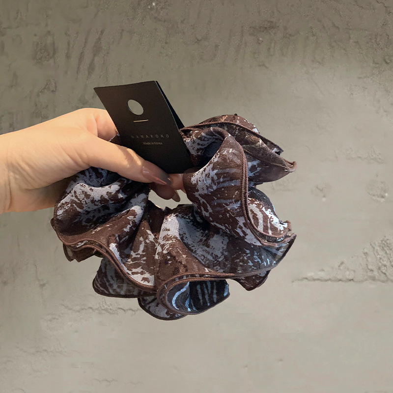Kórejská retro gumička do vlasov scrunchie s modrým gradientom_voghion.com