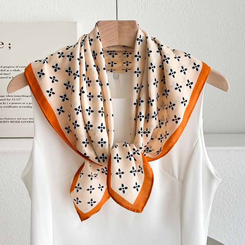 작은 벚꽃 - 베이지