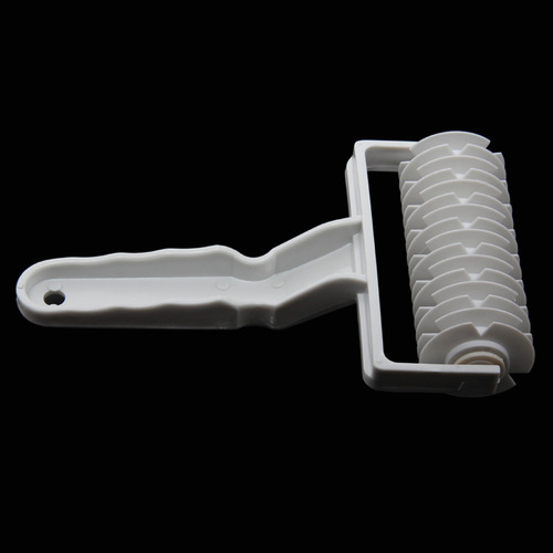 Plastic raster knife, pizza roller raster knife, pineapple dough hob, baking tool raffia knife manufacturer