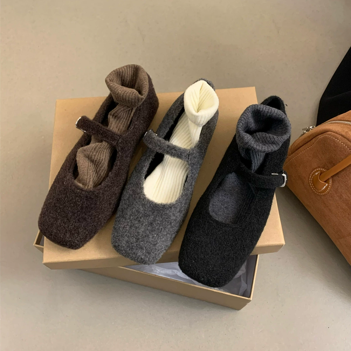 Высокое чувство чужой шерстяной туфли для женщин, носящего на улице 2024 новый осенний и зимний французский ретро темперамент плоской подошвы Мэри Джейн